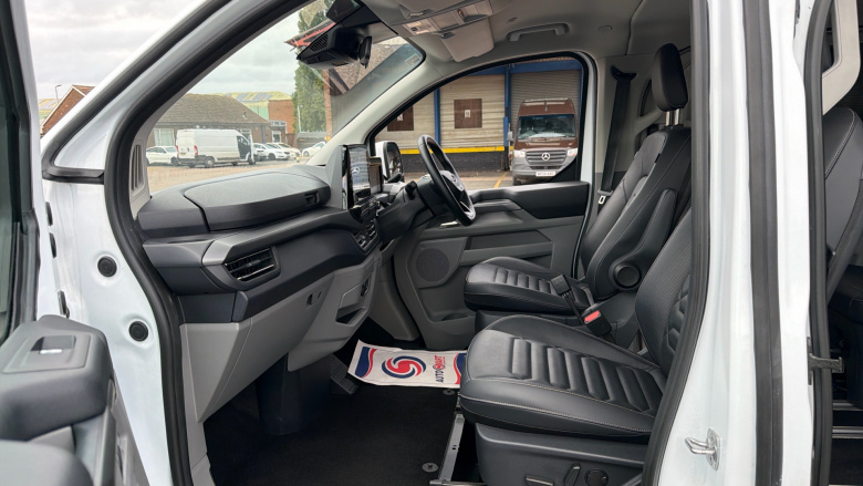 Ford Tourneo Custom 320 L2 Diesel Fwd 2.0 EcoBlue 136ps H1 Titanium 8 seater Auto